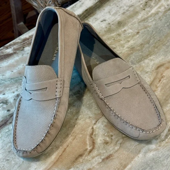 Men’s COLE HAAN Wyatt Penny Driving Loafers- Light grey. Size 10.5